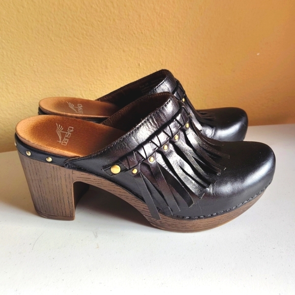 Dansko Women's Deni Black Fringe Heeled Slip On Clogs Mules Sz 39 (8.5-9) Boho - Picture 1 of 9